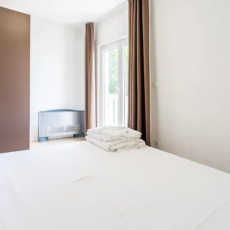 Luxurioese Mit Poolblick