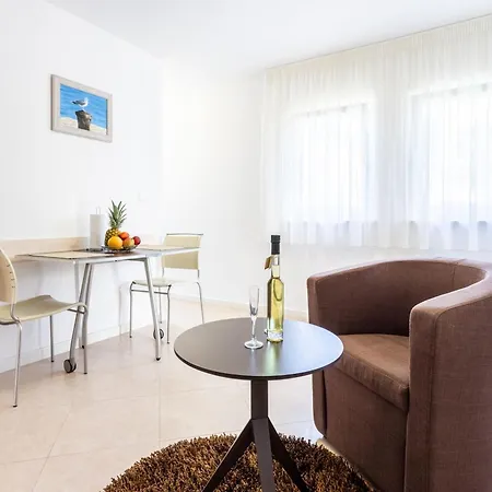 Luxurioese Mit Poolblick سبليتسكا