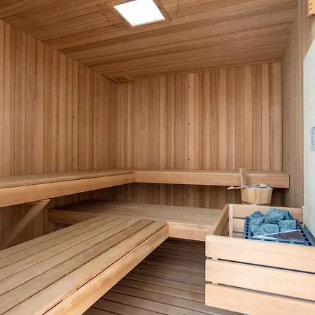 Luxurioese Mit Poolblick سبليتسكا
