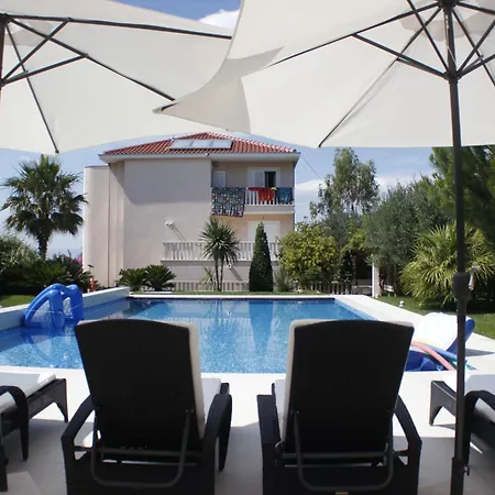 Luxurioese Mit Poolblick Apartman *