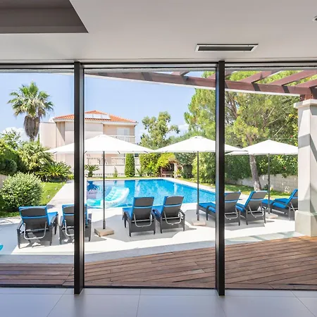Luxurioese Mit Poolblick Apartman Splitska
