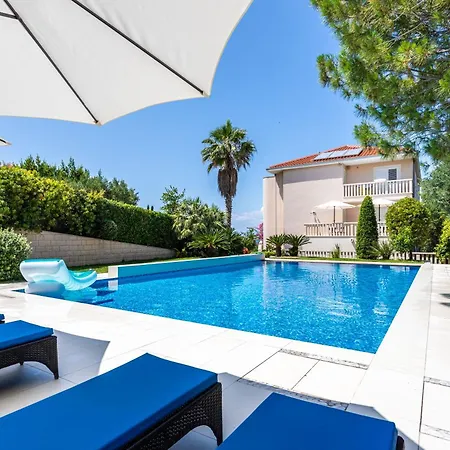 Apartman Luxurioese Mit Poolblick *
