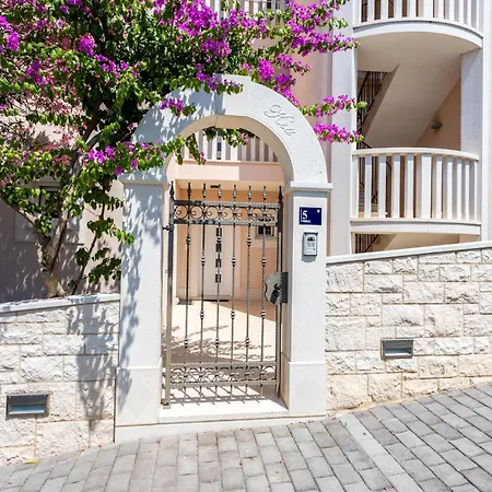Appartement Luxurioese Mit Poolblick *